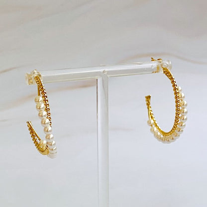 Pearl and Gold Blended Hoop Earring: Timeless Elegance